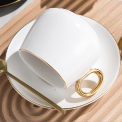 Чаша, чинийка, лъжичка Charming White 220 мл на ниска цена от MaxShop