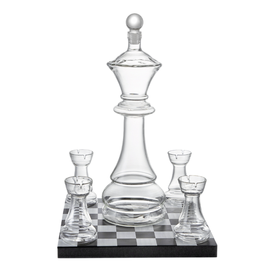 Сервиз за алкохол с дизайн на шах, включващ гарафа-цар и стъклени чаши