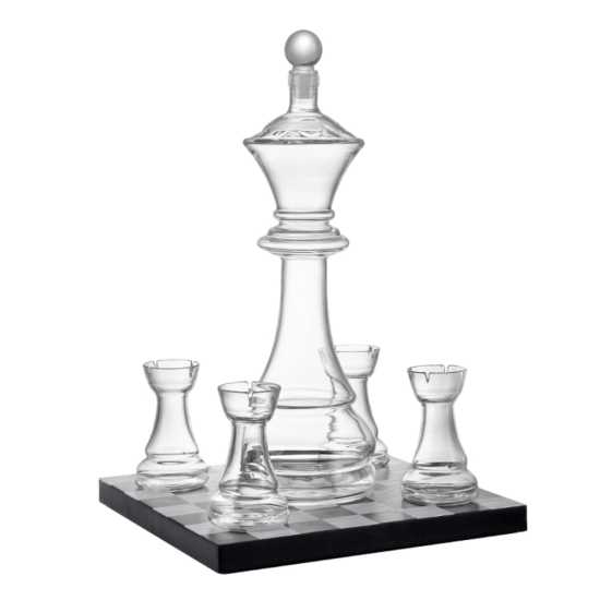 Сервиз за алкохол с дизайн на шах, включващ гарафа-цар и стъклени чаши