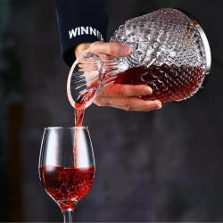 Въртящ се декантер за вино на ниска цена от MaxShop