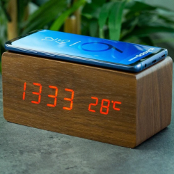 Дигитален часовник с вградено безжично зарядно на ниска цена от MaxShop