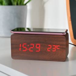 Дигитален часовник с вградено безжично зарядно на ниска цена от MaxShop