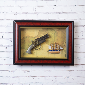 Антична картина с пистолет и кораб