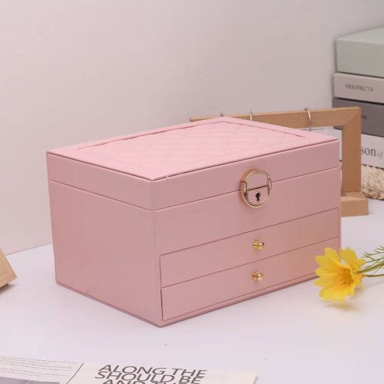 Голяма розова кутия за бижута с две изтеглящи се чекмеджета и горно отделение с капак