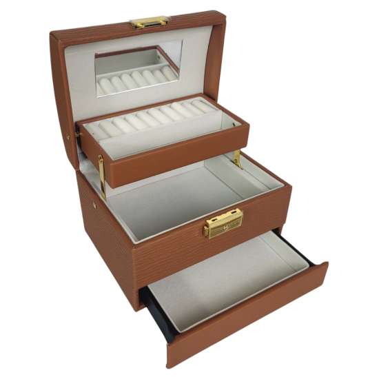 Затворена кремава кутия за бижута от релефна еко кожа със златна закопчалка и дръжка