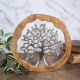 Кръгла декоративна статуетка с масивна дървена рамка и вградено метално дърво със сребрист завършек