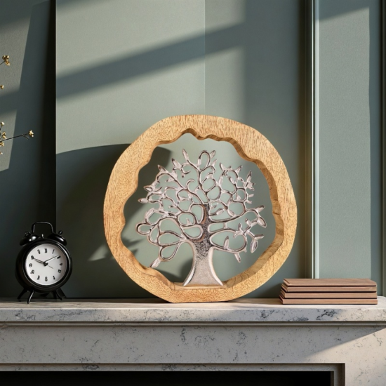 Кръгла декоративна статуетка с масивна дървена рамка и вградено метално дърво със сребрист завършек