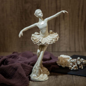 Декоративна статуетка Балерина - грациозна