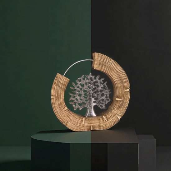 Кръгла декоративна статуетка с прекъсната дървена рамка и вградено метално дърво на живота