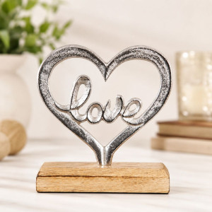 Декоративна фигура метално сърце Love с дървен постамент