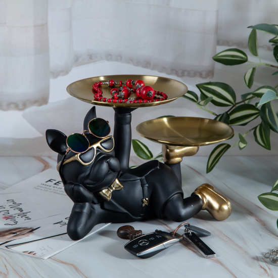 Декоративна Фигурка Куче Булдог с Подноси - Max-Shop.bg Изгодно Декоративна поставка черен френски булдог с очила и два златни подноса - органайзер на ниска цена