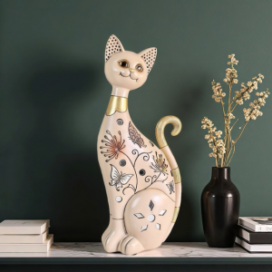 Статуетка елегантна котка със златни акценти