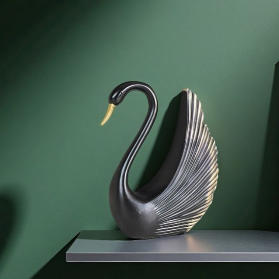 Декоративна фигура на черен лебед за контраст и лукс в стаята
