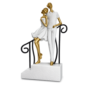 Романтична фигура двойка в бяло и златно