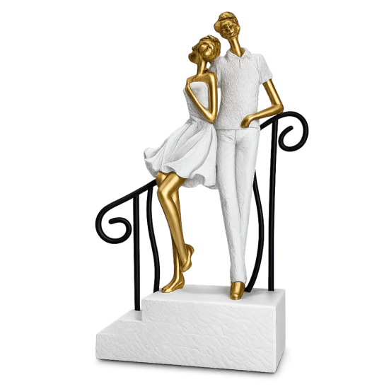 Романтична декоративна статуетка влюбена двойка в бяло и златно