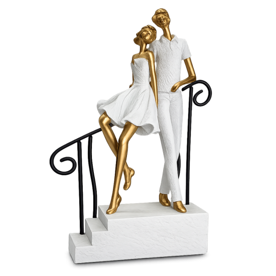 Романтична декоративна статуетка влюбена двойка в бяло и златно