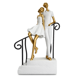 Романтична фигура двойка в бяло и златно