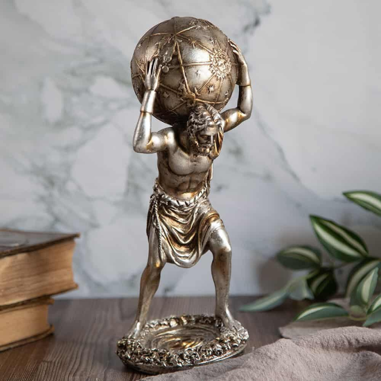 Статуетка от гръцката митология Детайлна статуетка на титана Атлас, носещ небесната сфера на раменете си, изработена от полирезин