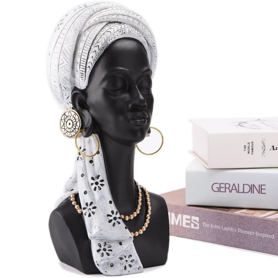 Модерна африканска статуетка на жена с орнаментиран бял тюрбан