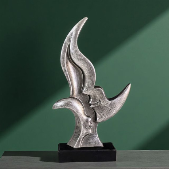 Абстрактна статуетка майка и дете в сребрист цвят на черна основа