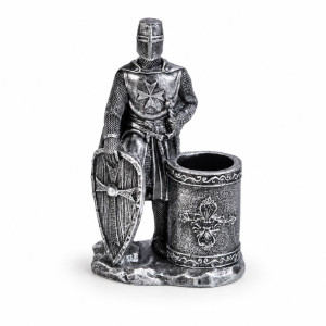 Декоративен моливник фигура на рицар с меч и щит