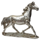 Декоративна фигура на жребец в движение, изработена от полимерна смола със сребристо покритие.