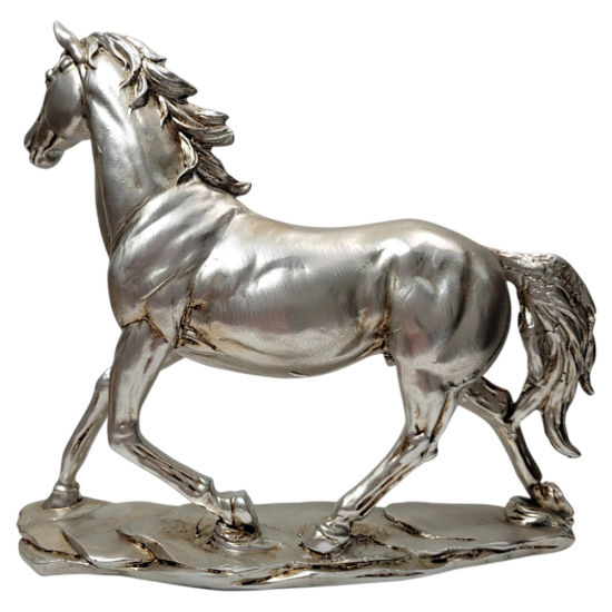 Декоративна фигура на жребец в движение, изработена от полимерна смола със сребристо покритие.