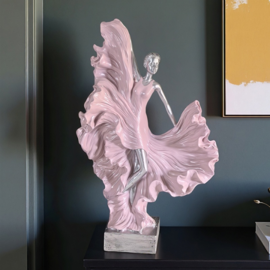 Модерна статуетка жена с розова рокля и сребристи детайли
