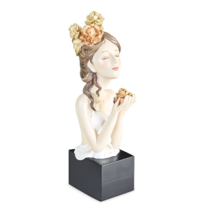 Настолна статуетка момиче с цветя