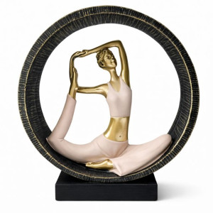 Елегантна фигура жена в йога поза