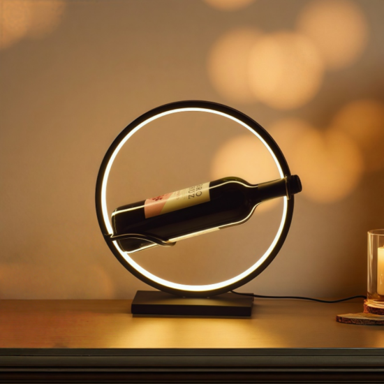 Метална стойка за вино във формата на кръг с вградено LED осветление около бутилката