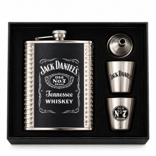 Отворена черна кутия с манерка Jack Daniels, две метални чаши и фуния