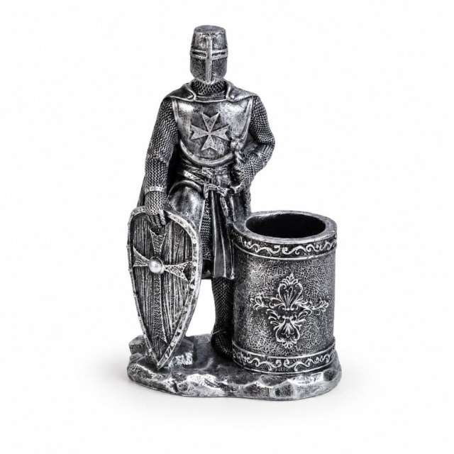 Статуетка на средновековен рицар в броня, комбинирана с моливник